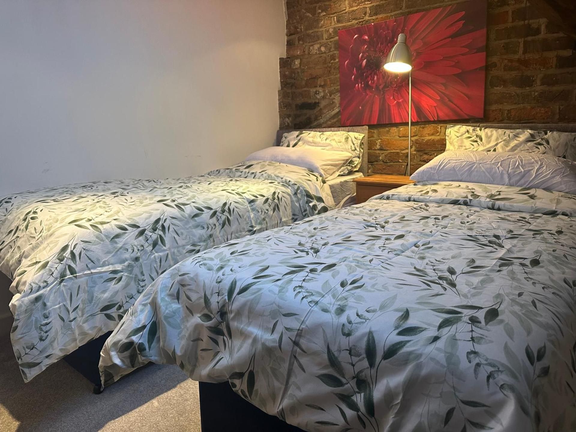 SMALL DOUBLE OR TWIN ROOM