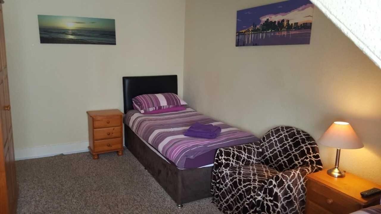 Twin Room with Shared Bathroom