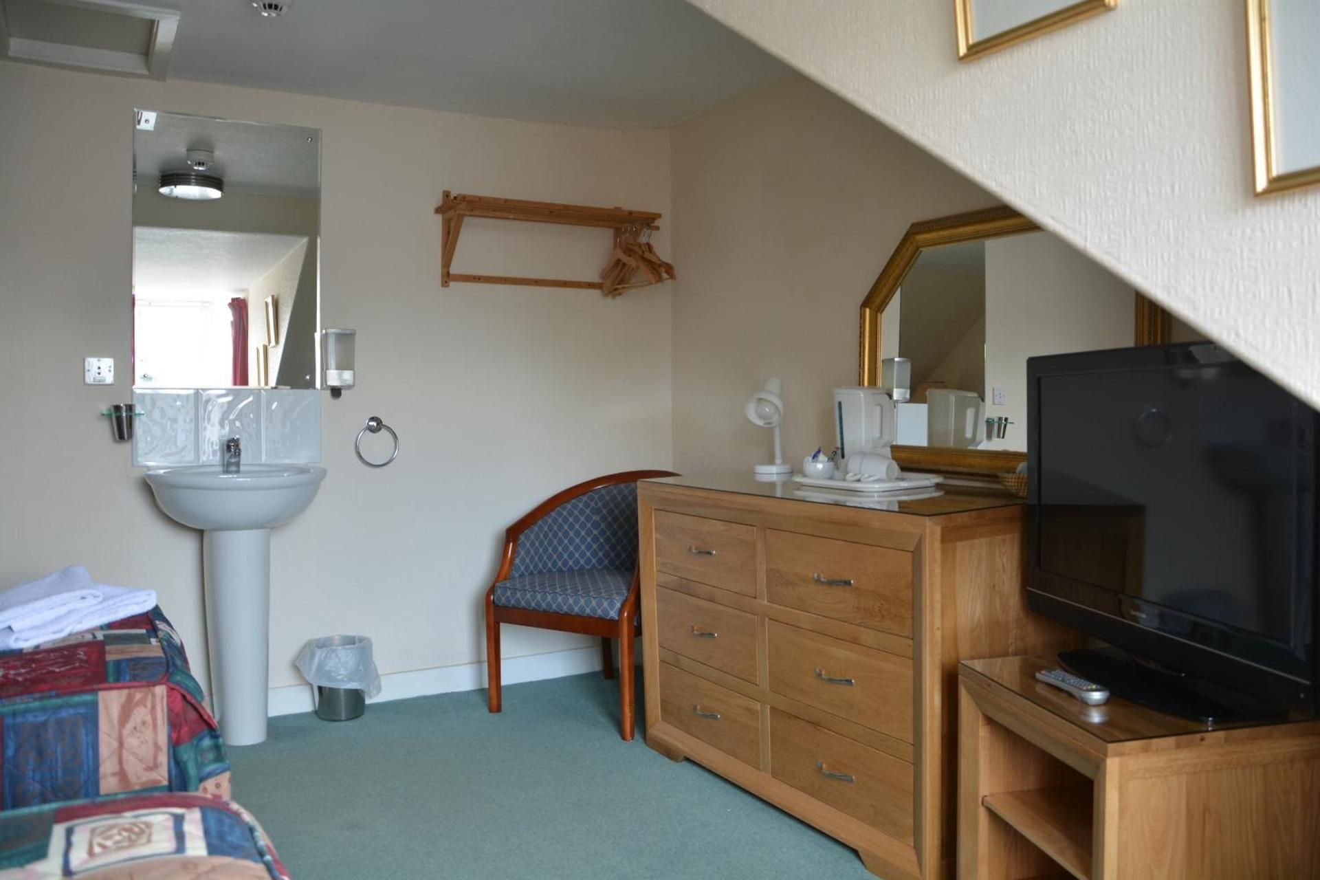 The Royal Crown Guest House Standard Twin Room with Shared Bathroom 2