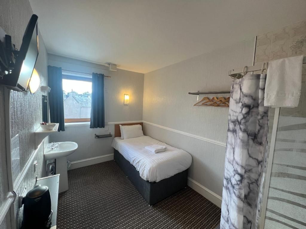 Single Room with Shared Bathroom