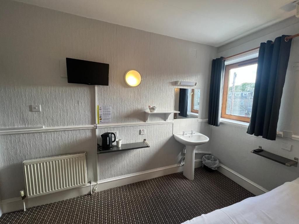Single Room with Shared Bathroom