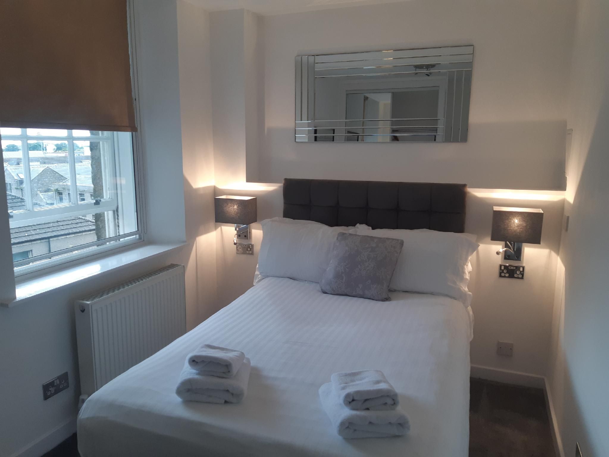 ONE BEDROOM-STANDARD-APARTMENT-PRIVATE BATHROOM