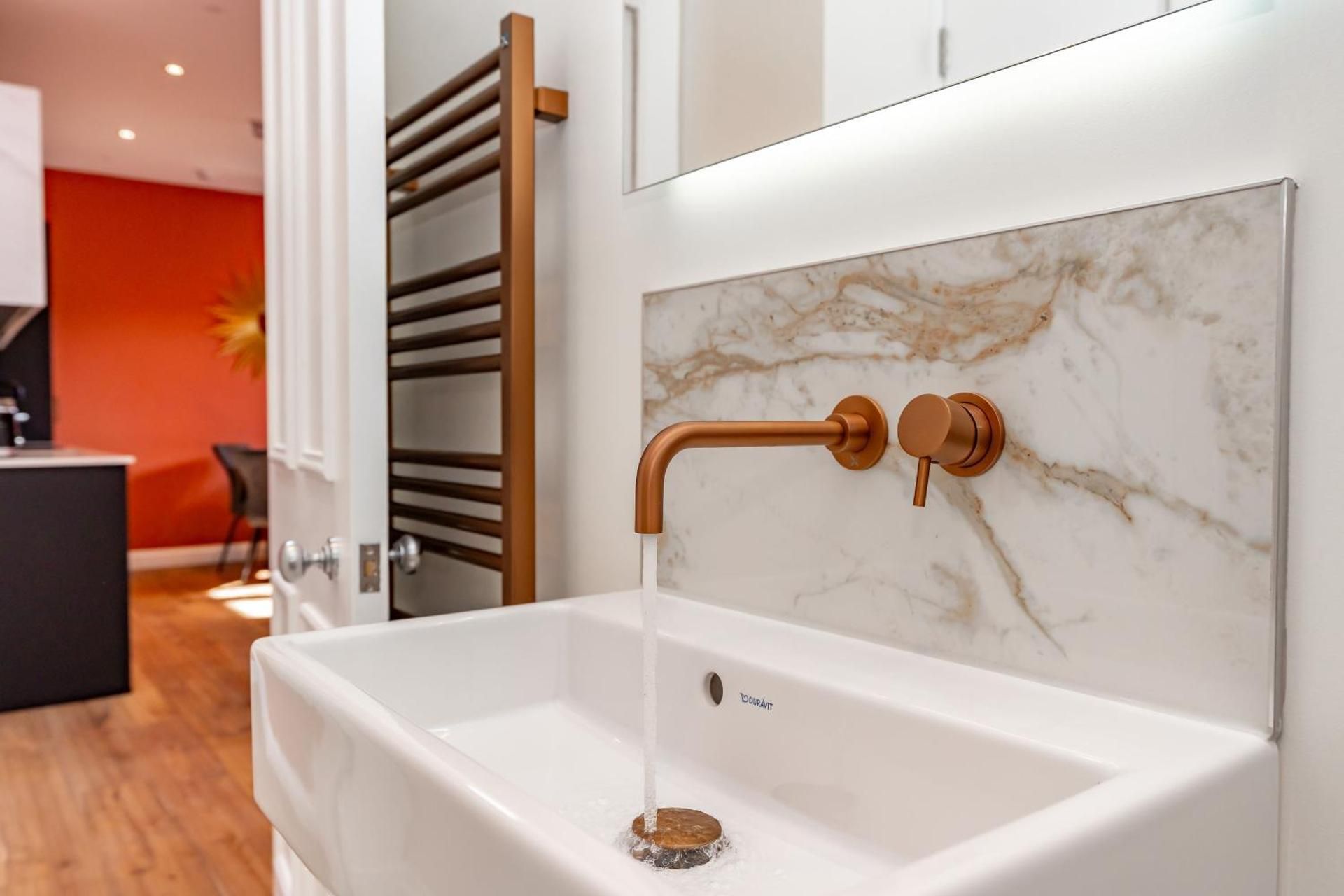 One-Bedroom Deluxe Apartment