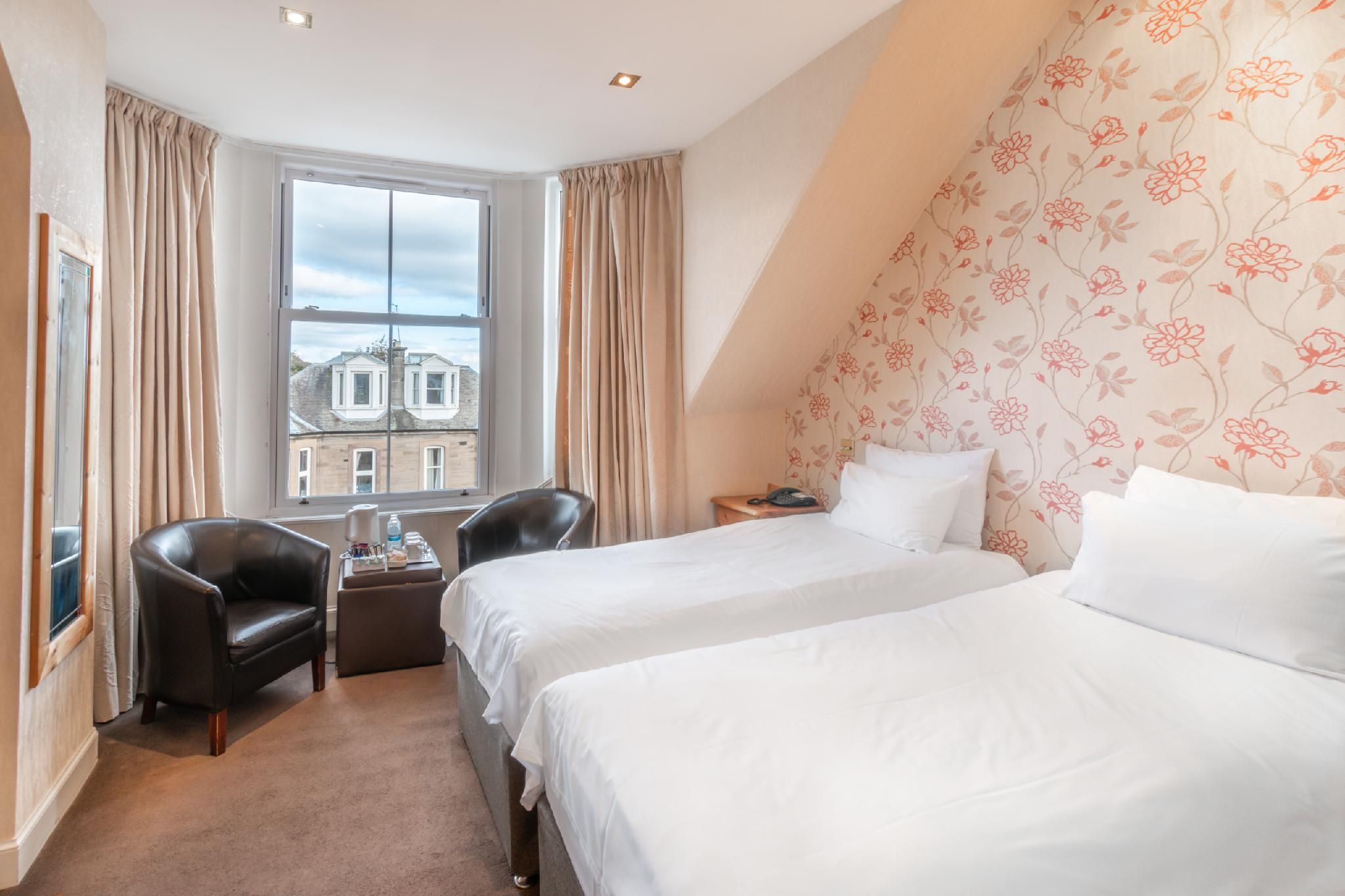 Hotel Ceilidh-Donia Triple Room-Ensuite