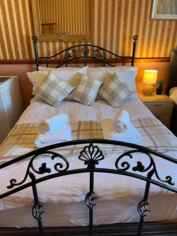 Edinburgh Travel Guest House Standard Double Room, Shared Bathroom 4