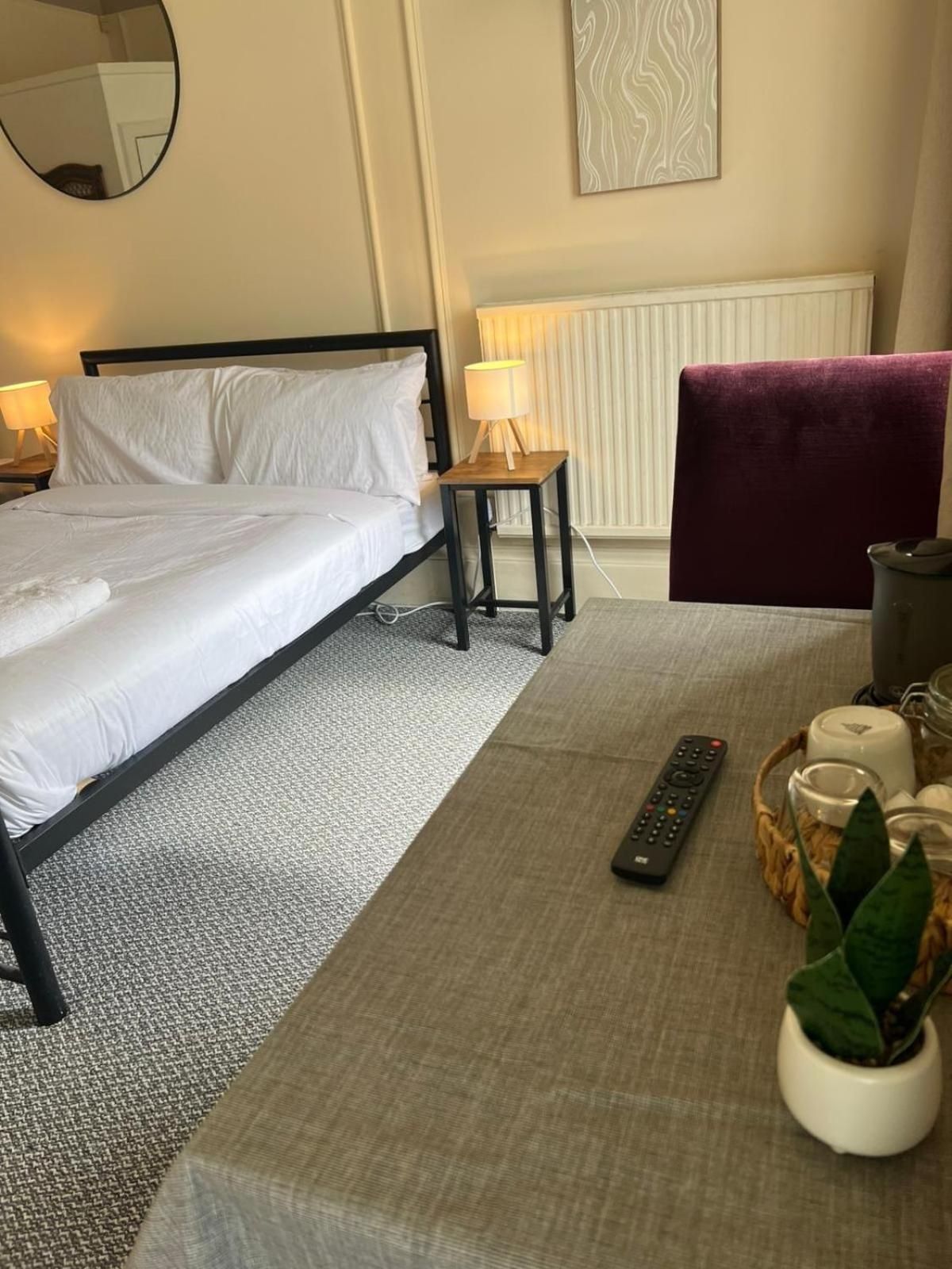 Edinburgh Travel Guest House Standard Double Room 2