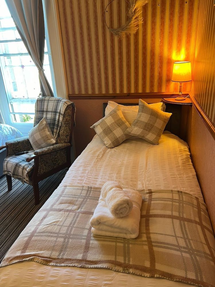 Edinburgh Travel Guest House Standard Single Room, Shared Bathroom