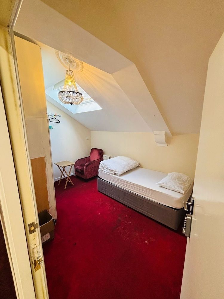 Edinburgh Travel Guest House Standard Single Room, Shared Bathroom 2