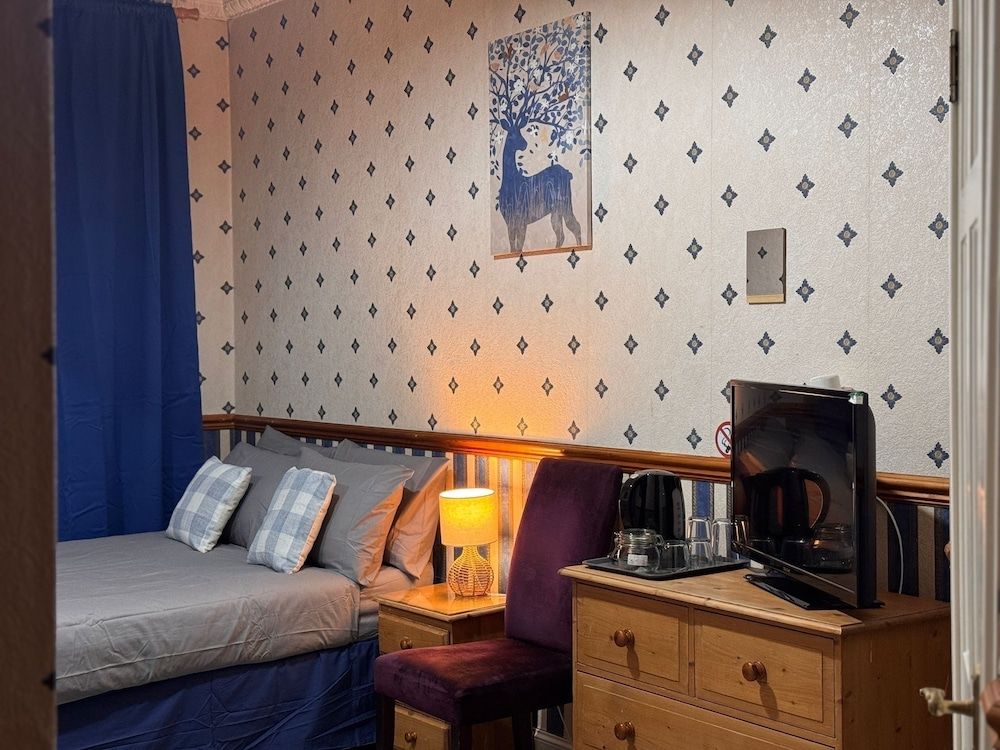 Edinburgh Travel Guest House Standard Double Room, Shared Bathroom 6