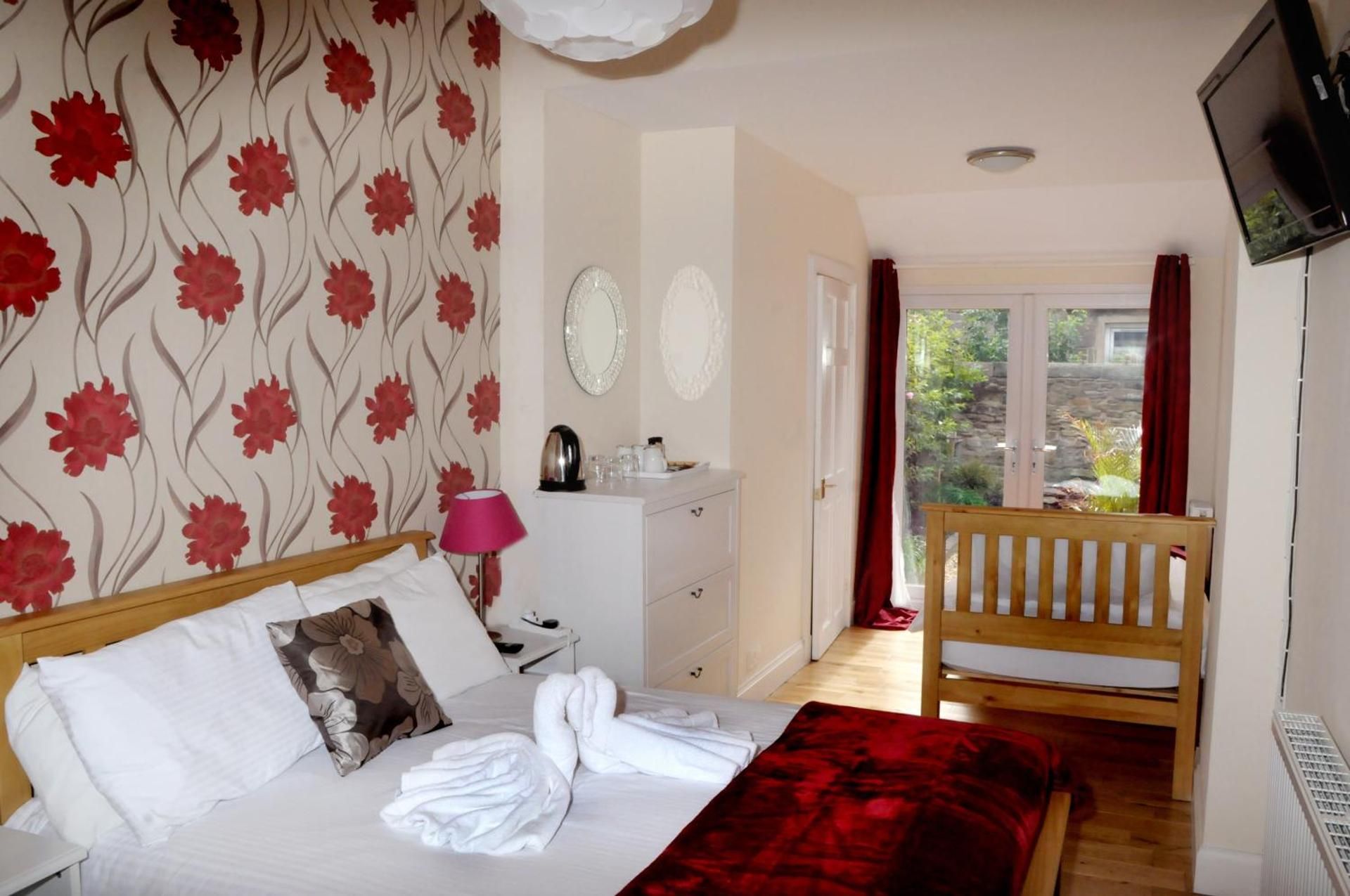 Balmore Guest House Triple Room 2