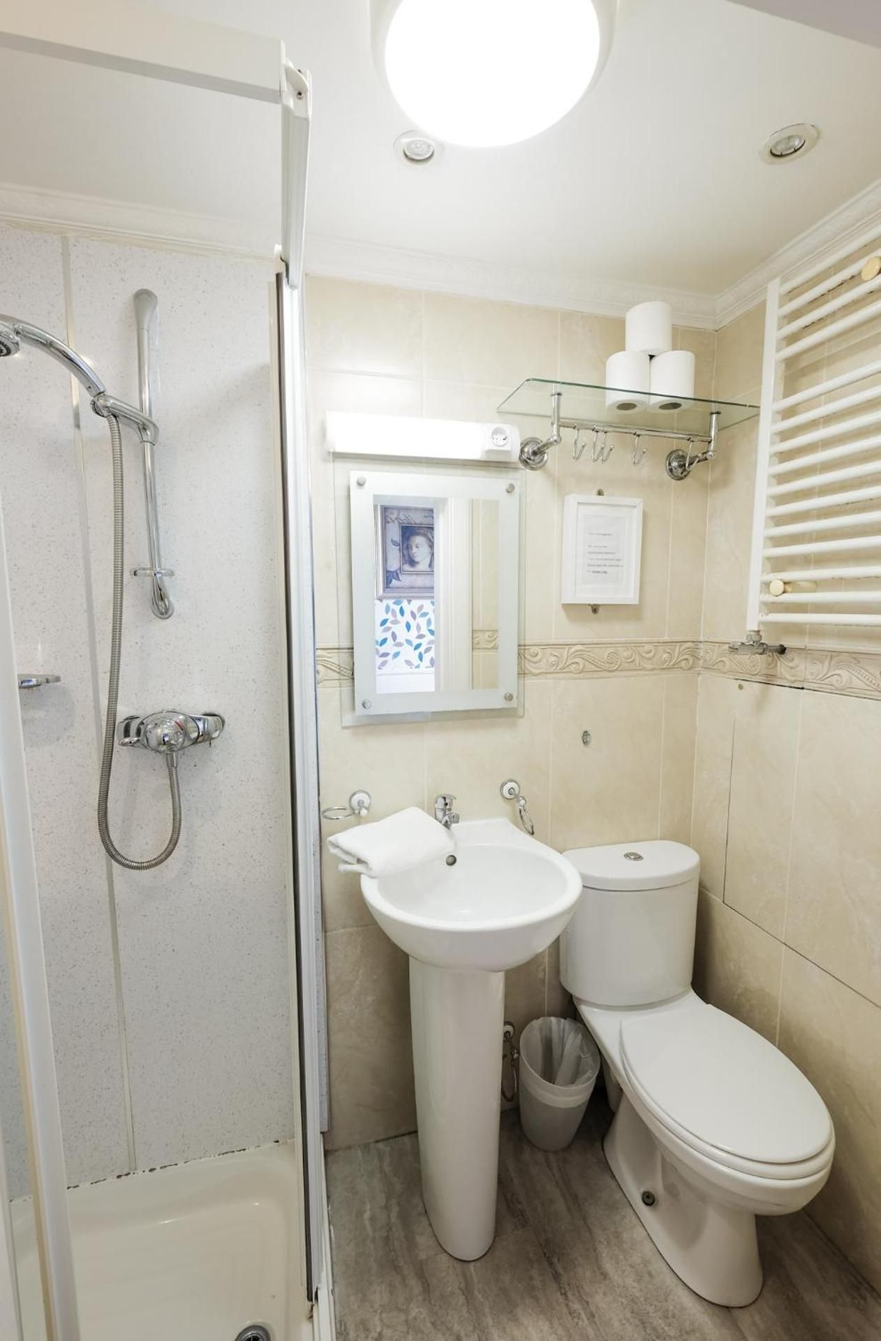 Balmore Guest House Triple Room 3