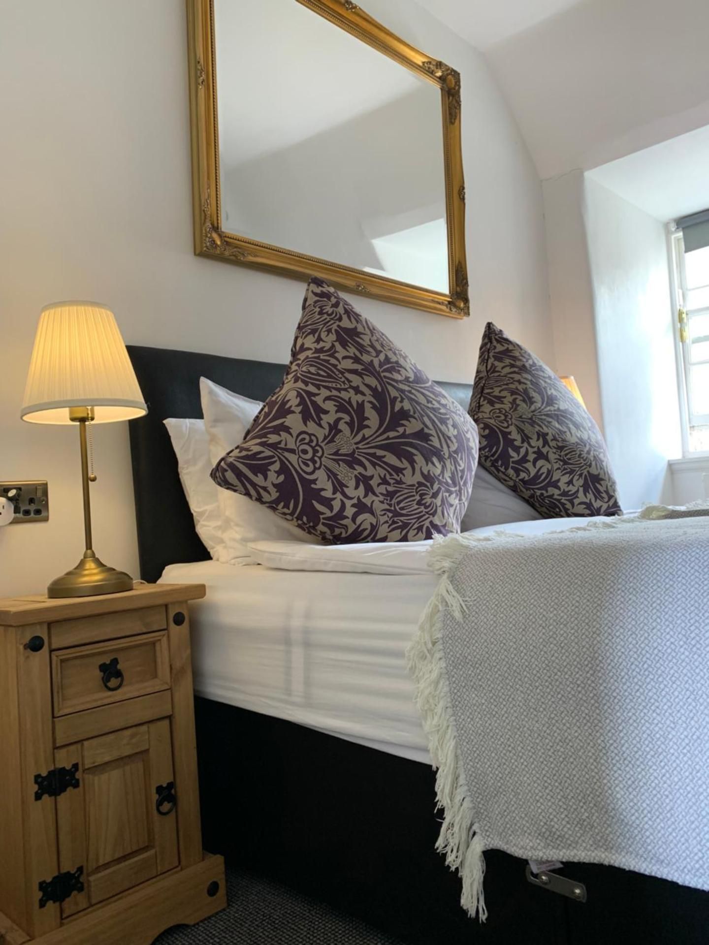 Royal Mile Sir Hume Residency Deluxe Double Room - Kirkhill 2