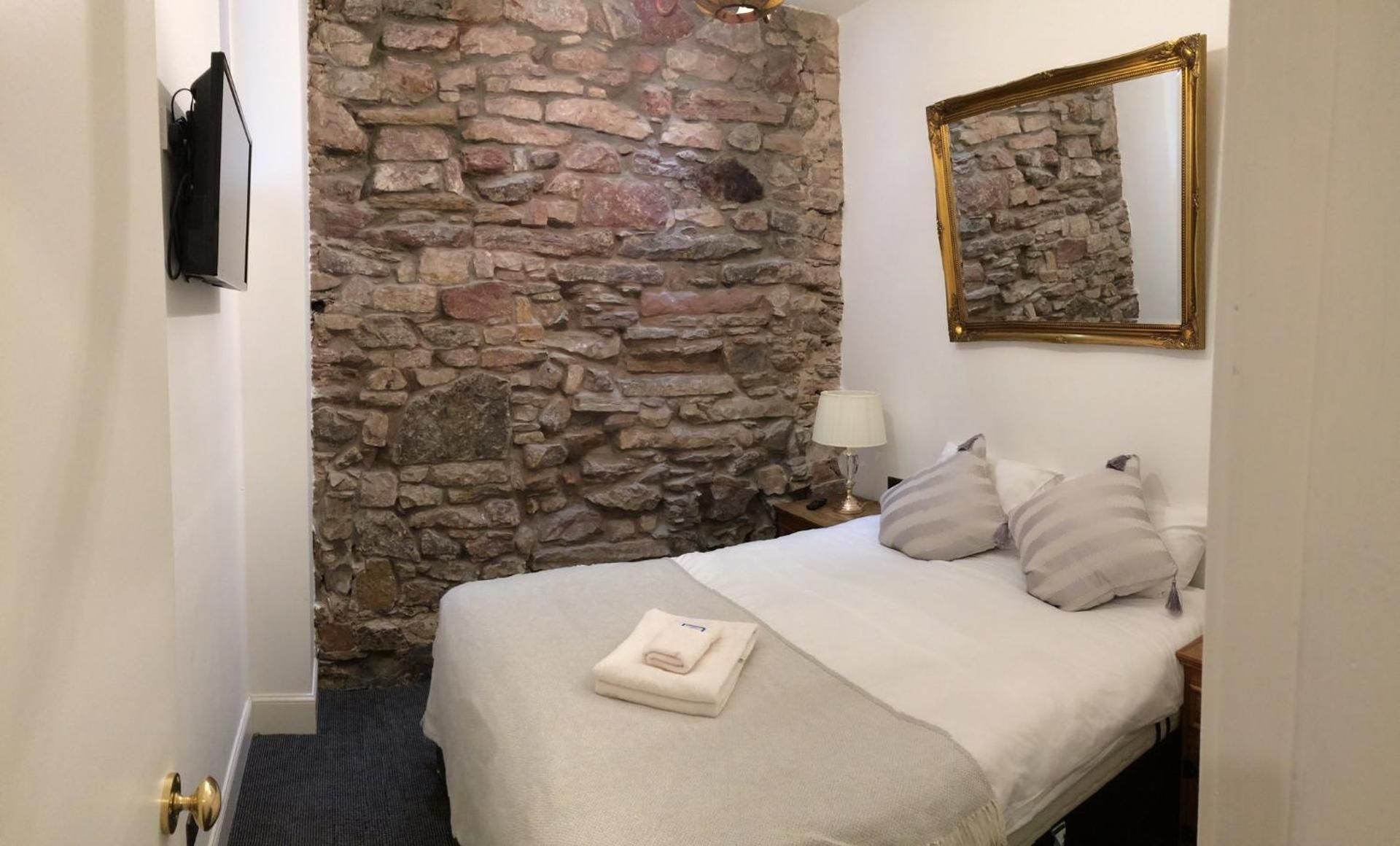 Inner Courtyard View One Bed Apartment - Leirmont 