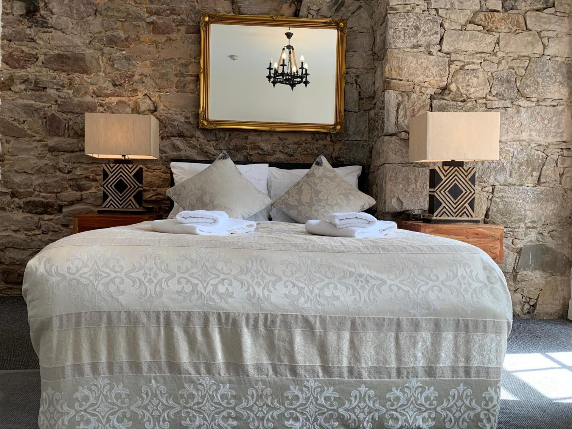Royal Mile View Studio Apartment - Palmerston