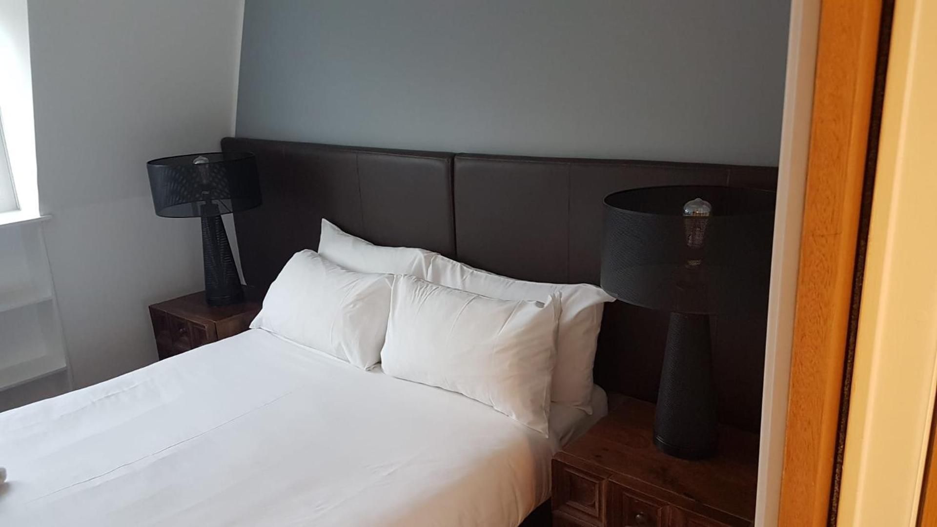 Deluxe one bedroom apartment- Robert Adam- No 3