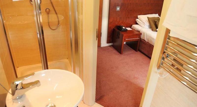 Golden Lion Hotel Superior Double or Twin Room 3