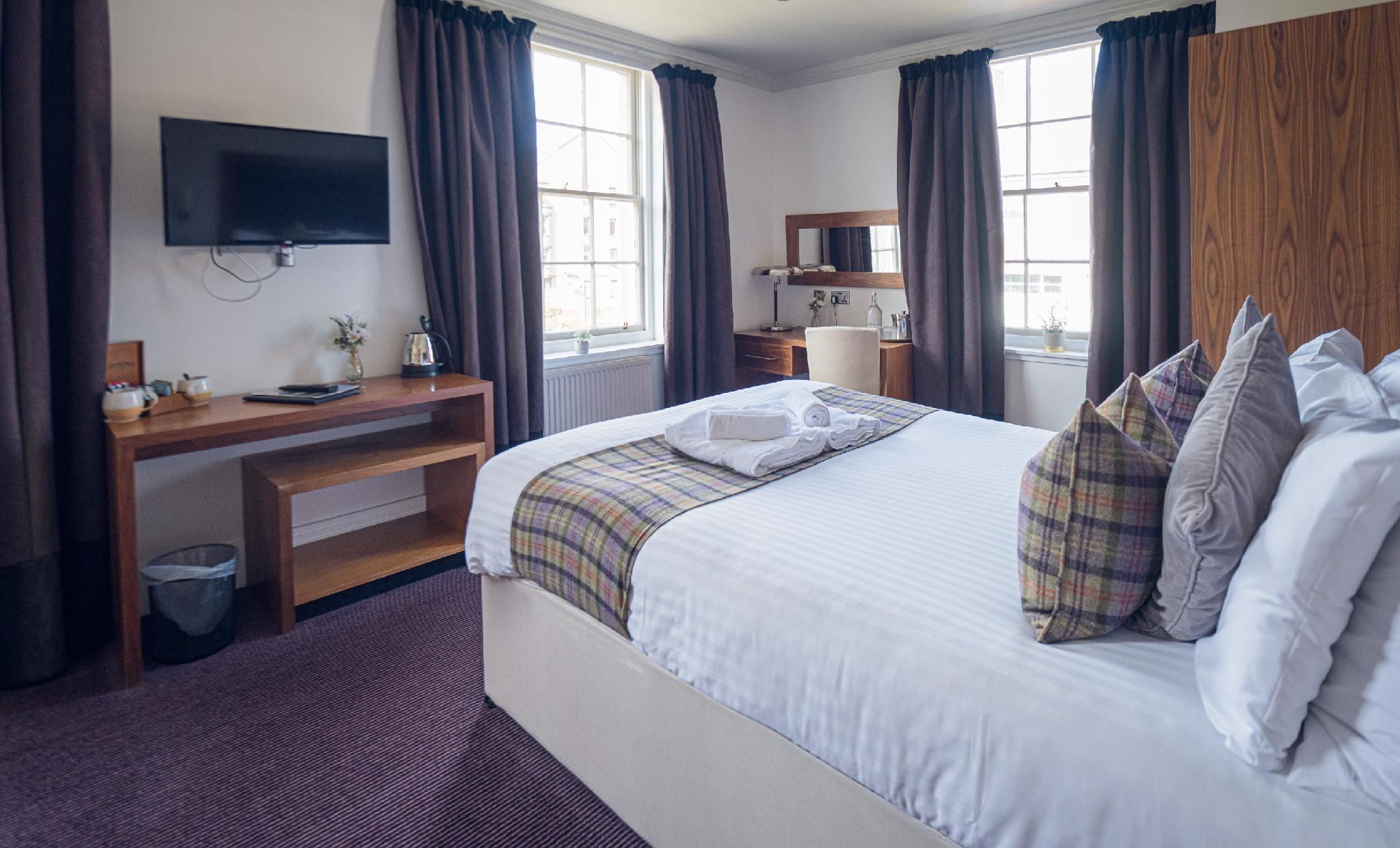 Family room-Deluxe-Ensuite with Bath