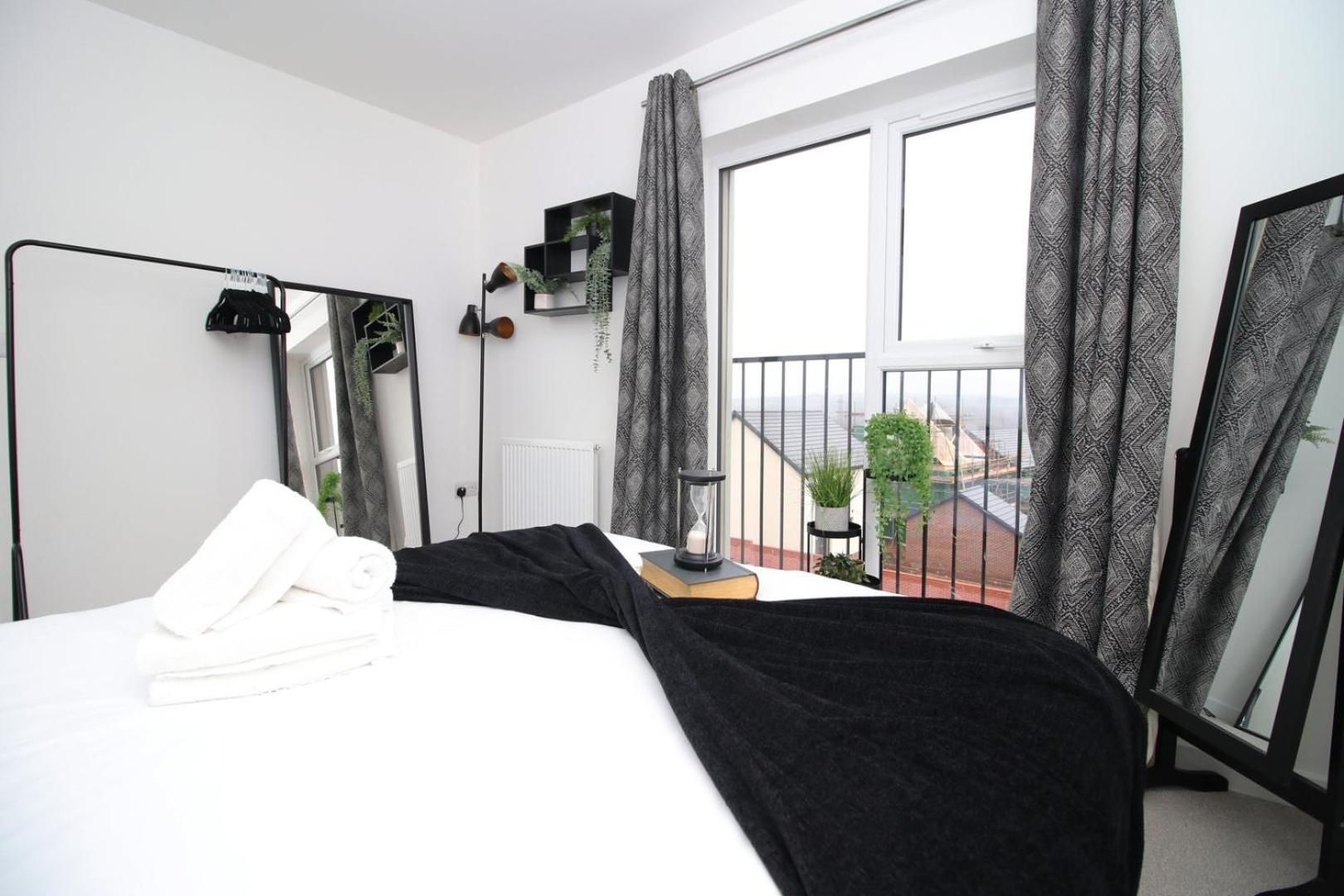 Church Road Cardiff FREE parking Two-Bedroom Apartment
