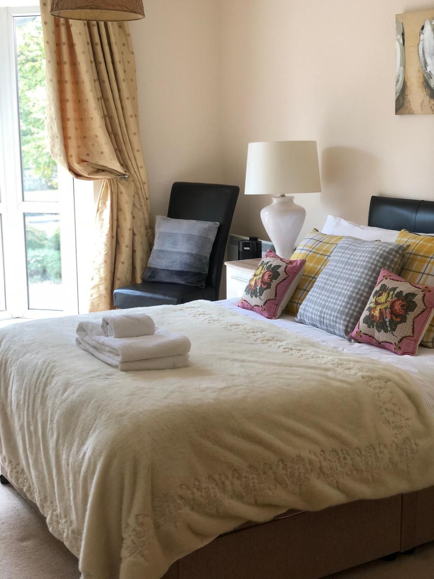 Sky Night Serviced Apartments Apartment with Balcony