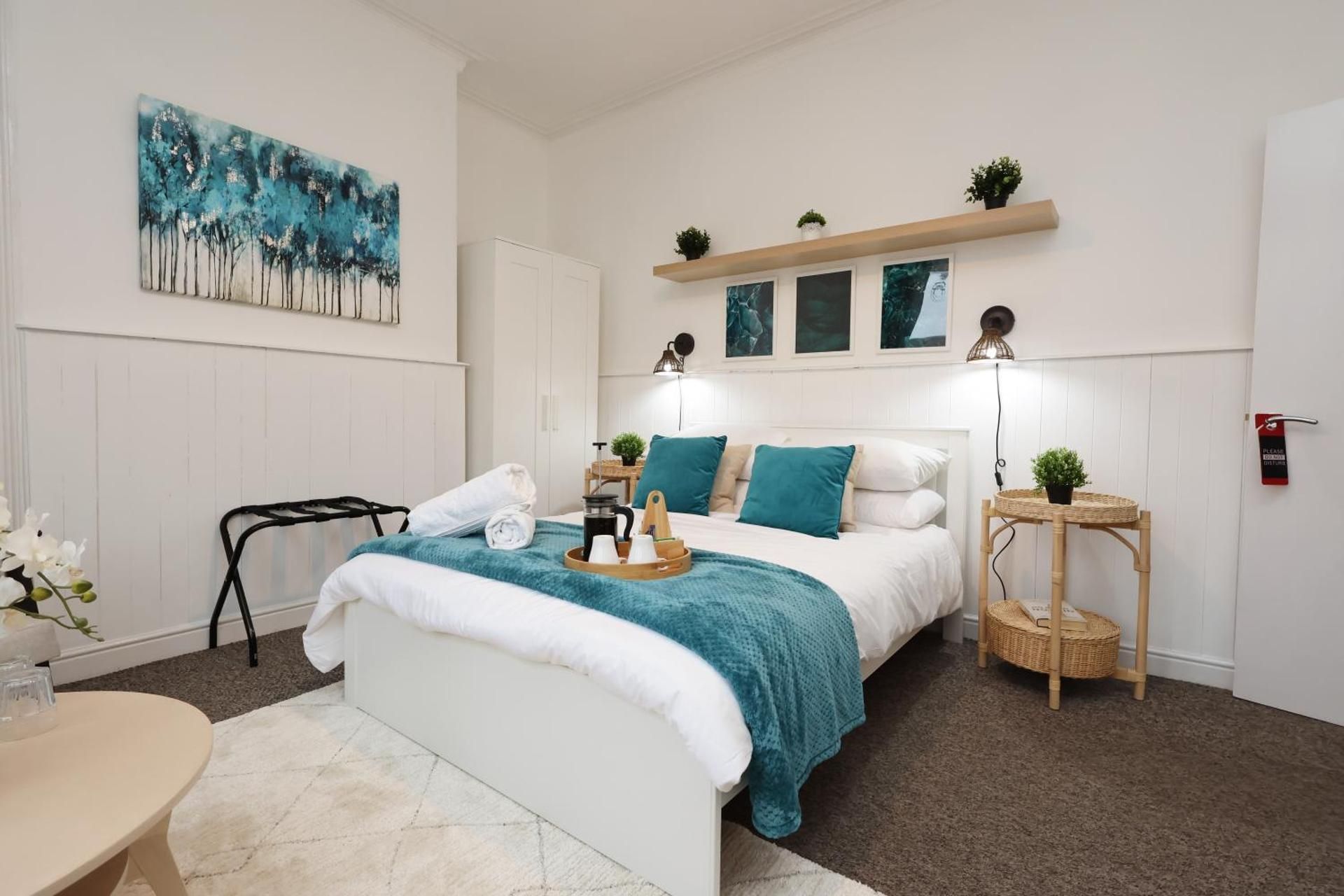 Cardiff City Guesthouse, Central Rooms, Fast Wi-Fi, On-Street Parking Deluxe Double Room