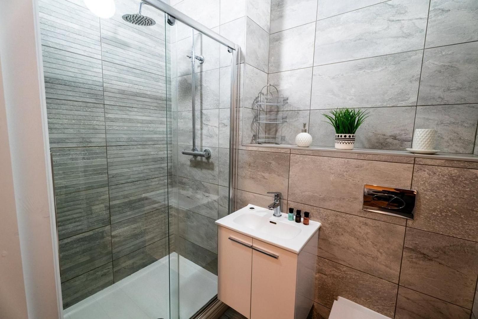 Free Parking | Smart TV | 4 guests Apartment