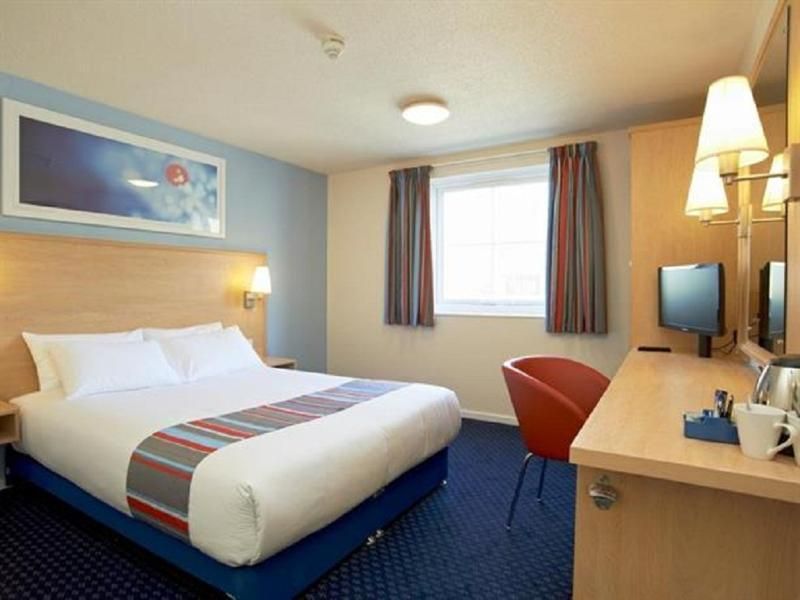 Travelodge Swansea Central Double Room 2