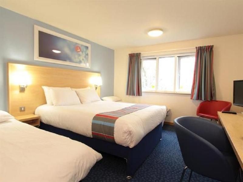 Travelodge Swansea Central Family Room 2