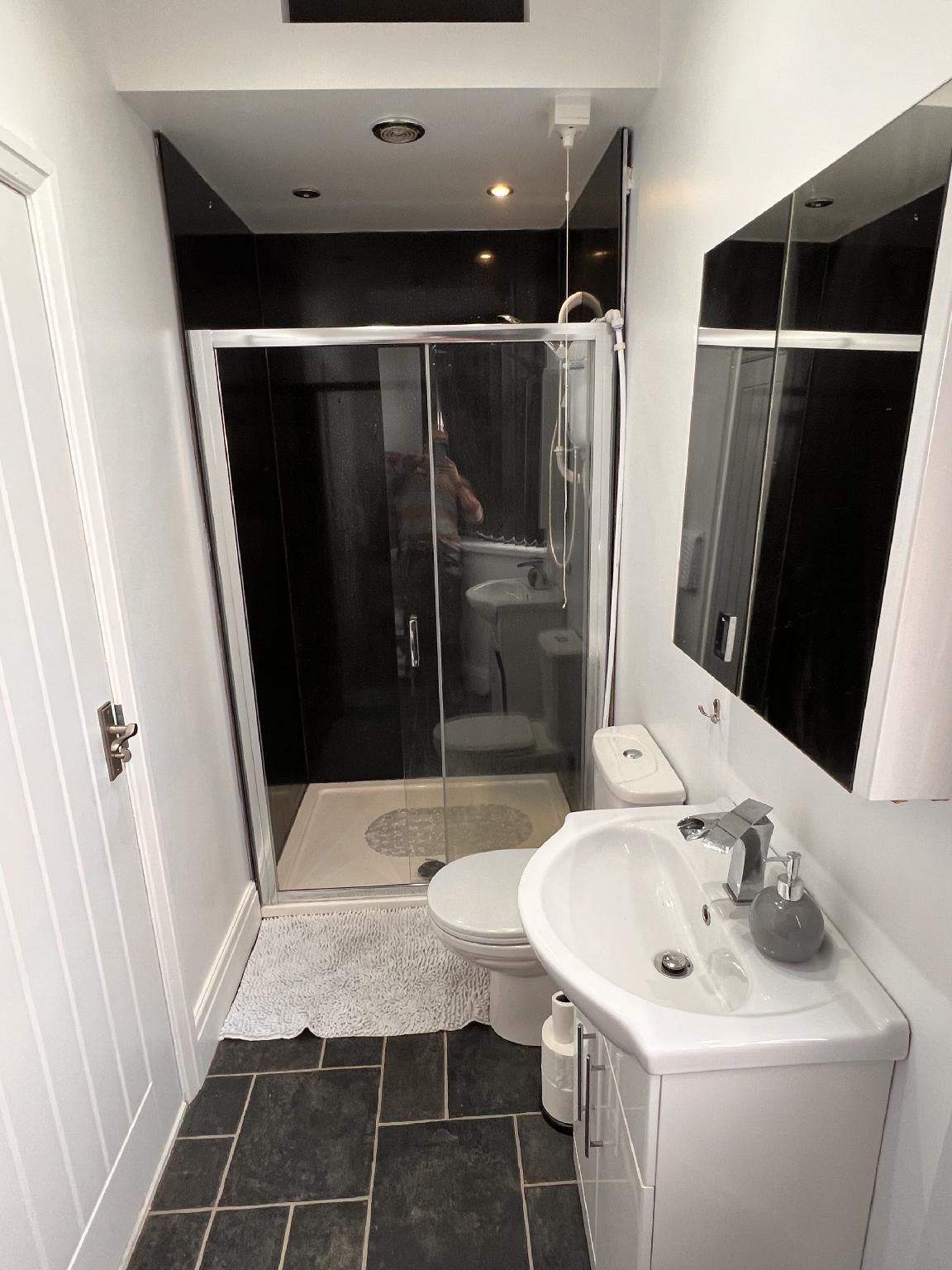 Family room-Standard-Ensuite with Shower-Beach view