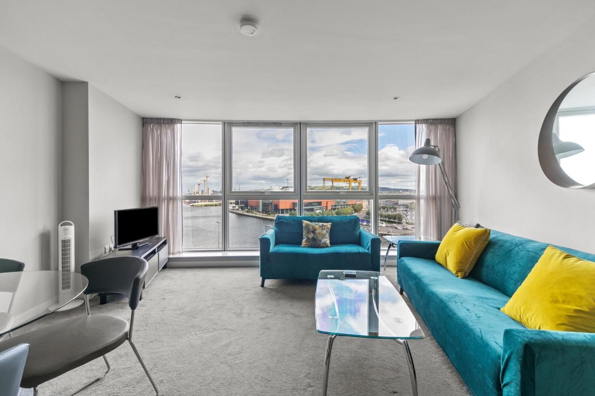 APARTMENT WITH RIVERVIEW 