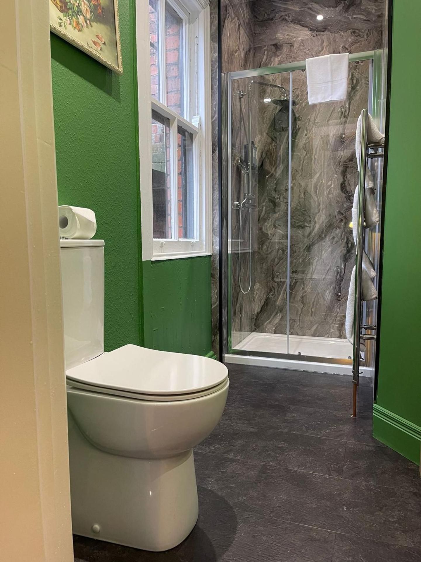 Rooms & Apartments Malone Road Standard Studio 2