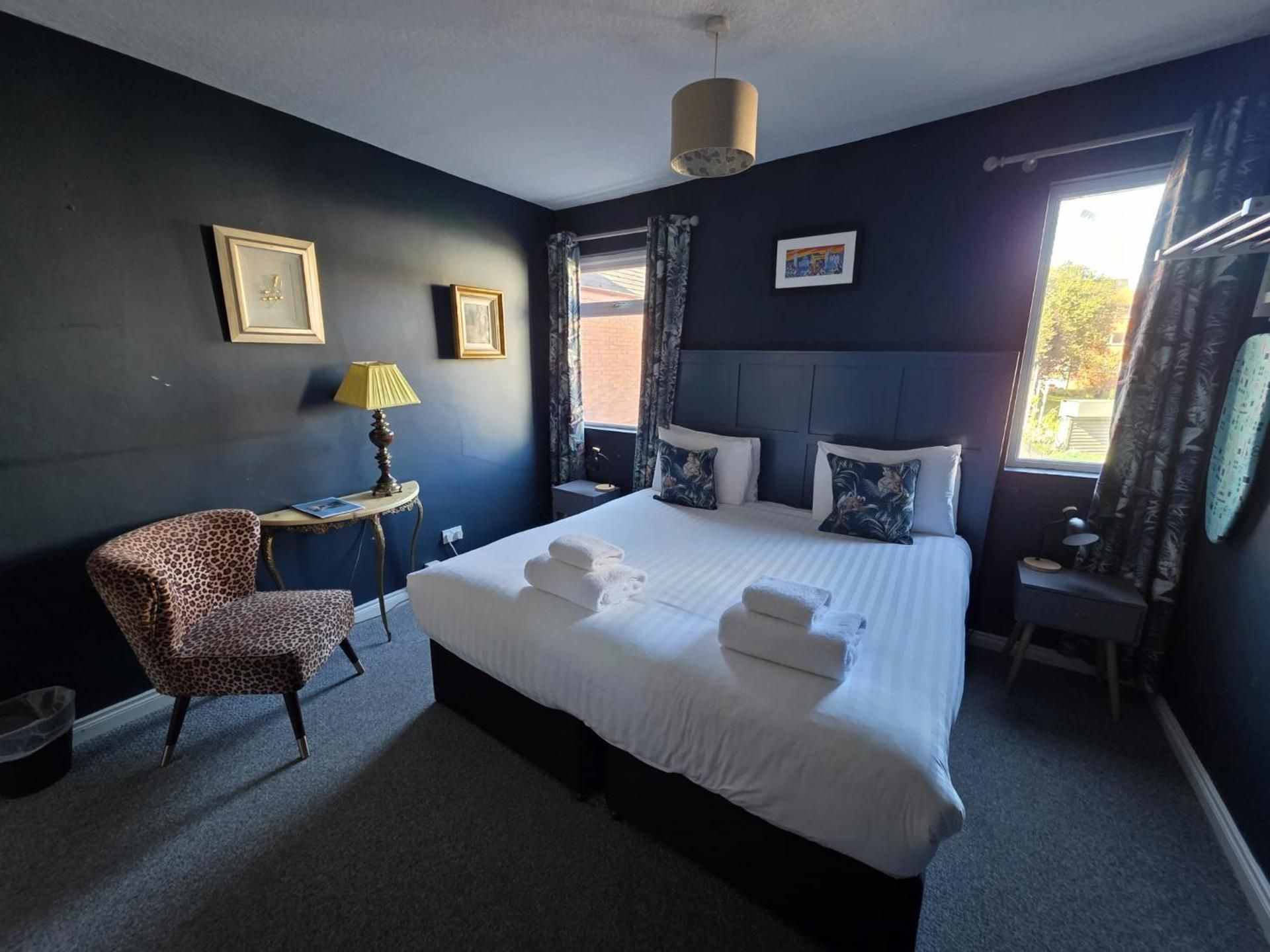 Deluxe One-Bedroom Apartment