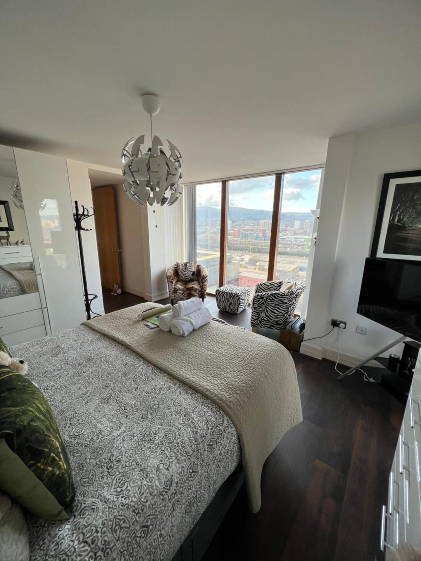 James Clow Bed & Breakfast King Room with Mountain View