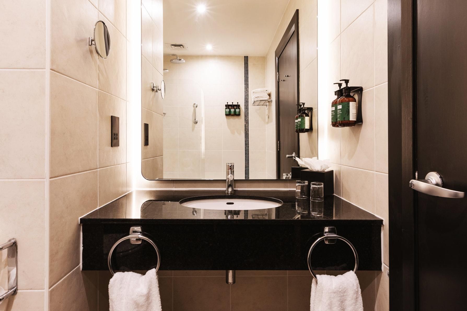 voco Belfast by IHG 1 Queen Premium 3