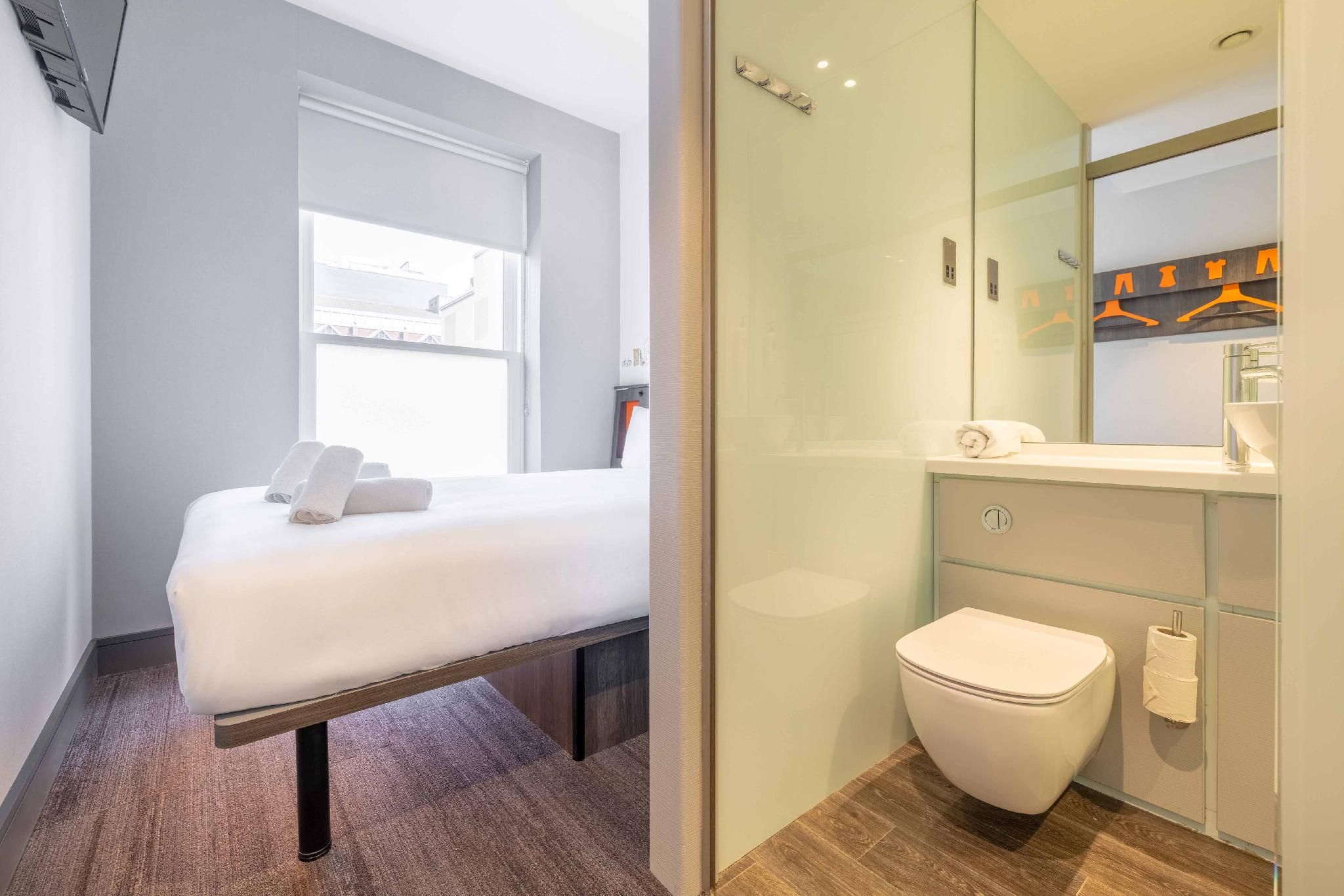 easyHotel Belfast Standard Double Room 3