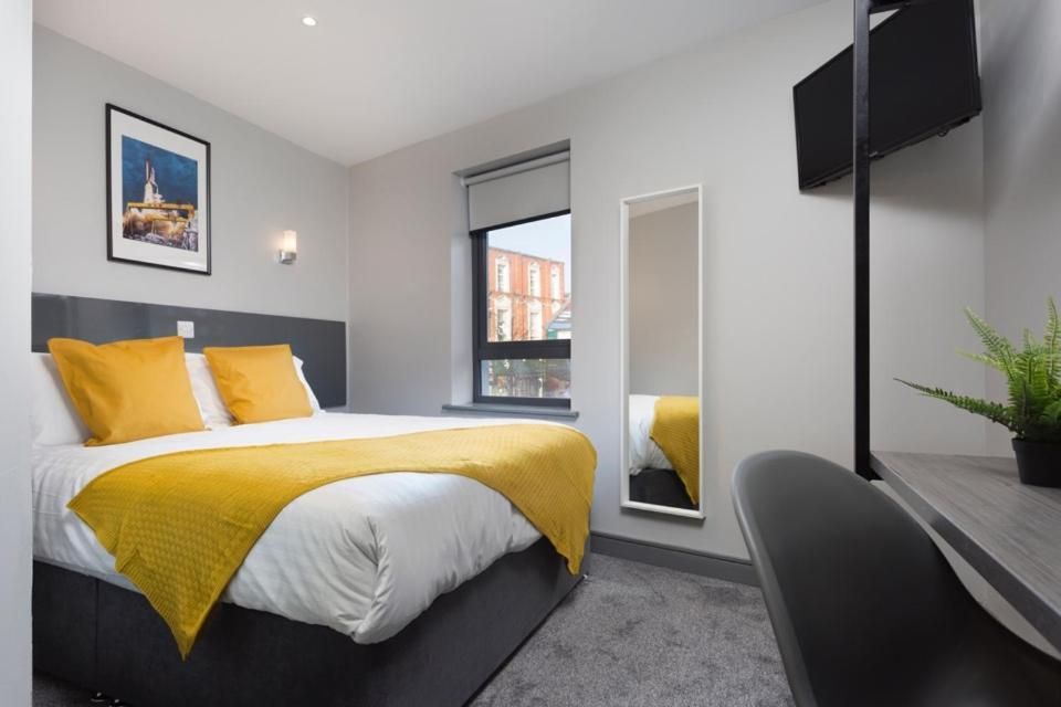 Bank Square Town House Double Room with Private Bathroom 3