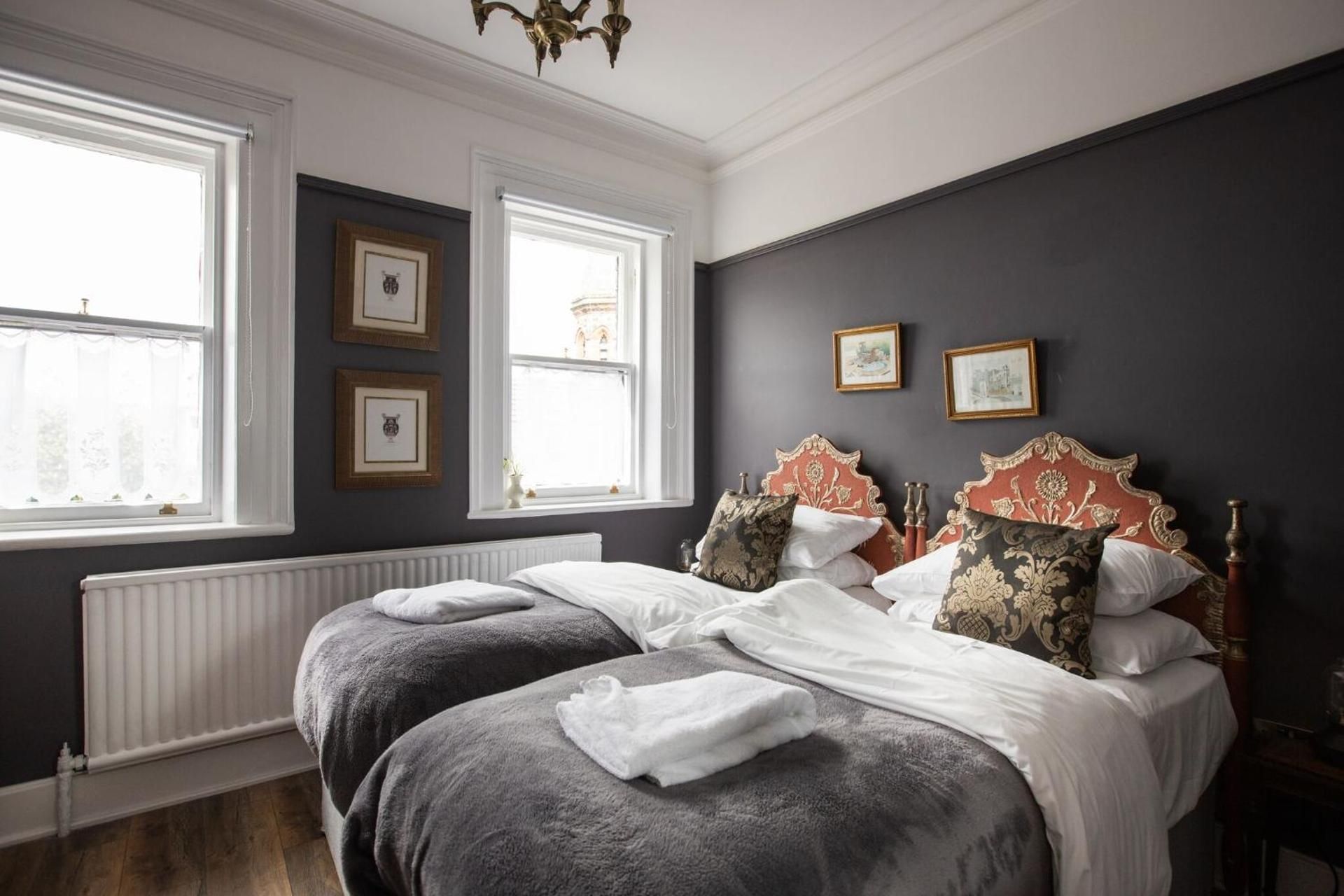 The Warren Belfast Twin Room with Private Bathroom 2