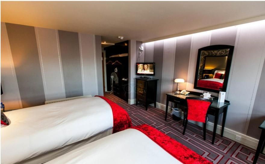 Benedicts Hotel Twin Room - Room Only 2