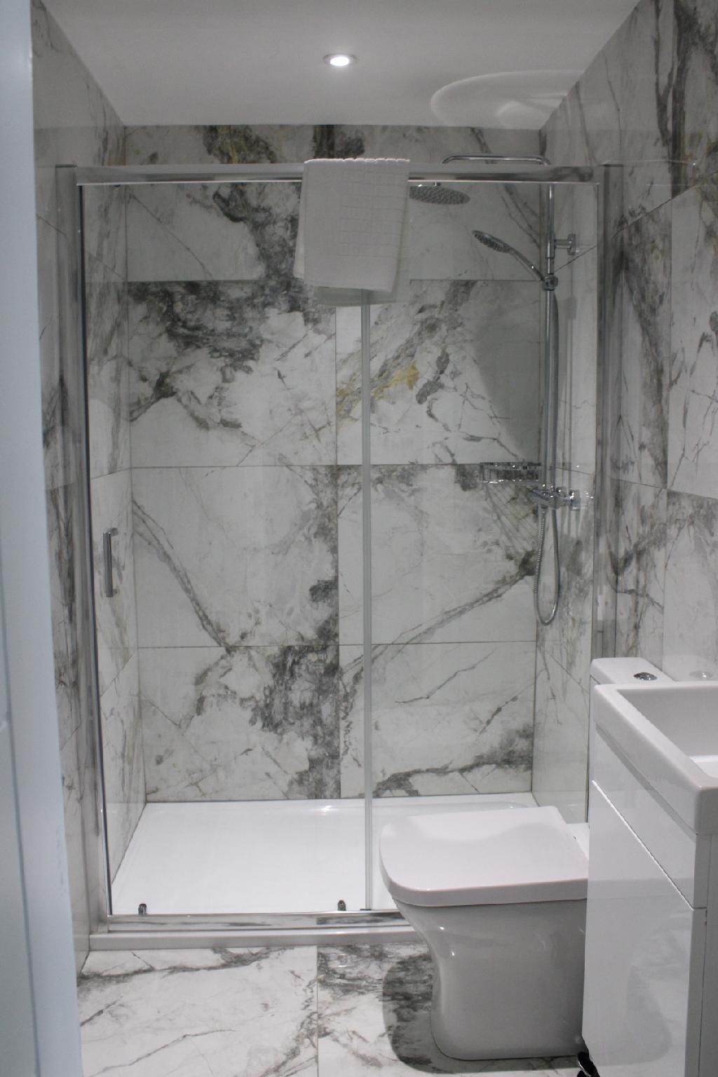 Luxury-Apartment-Ensuite-King Suite