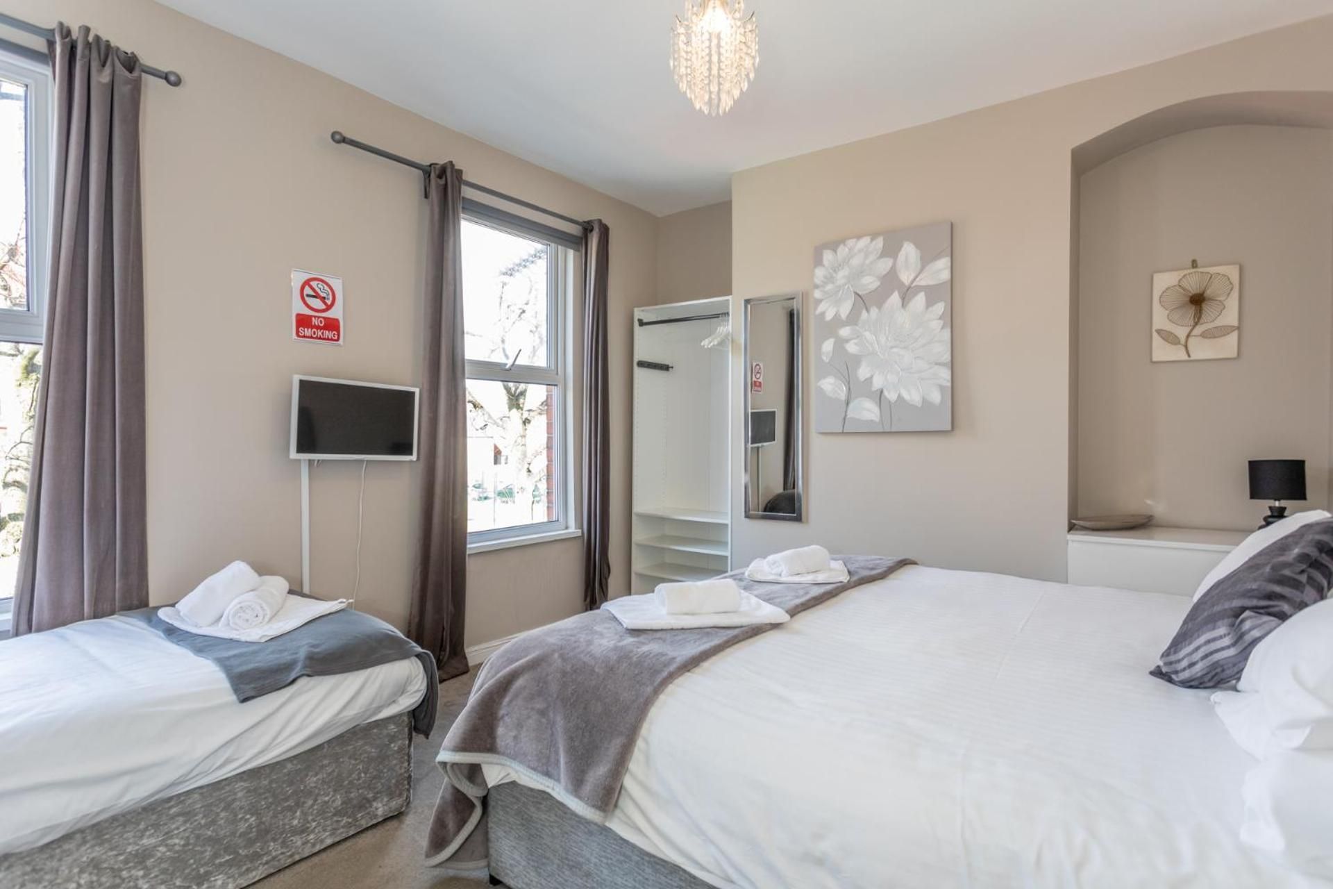 Triple Room with Shared Bathroom