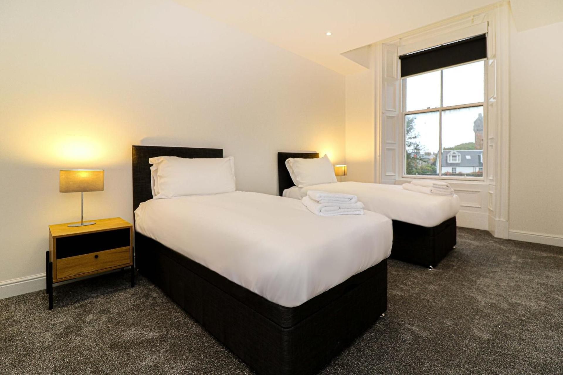 Deluxe One-Bedroom Apartment