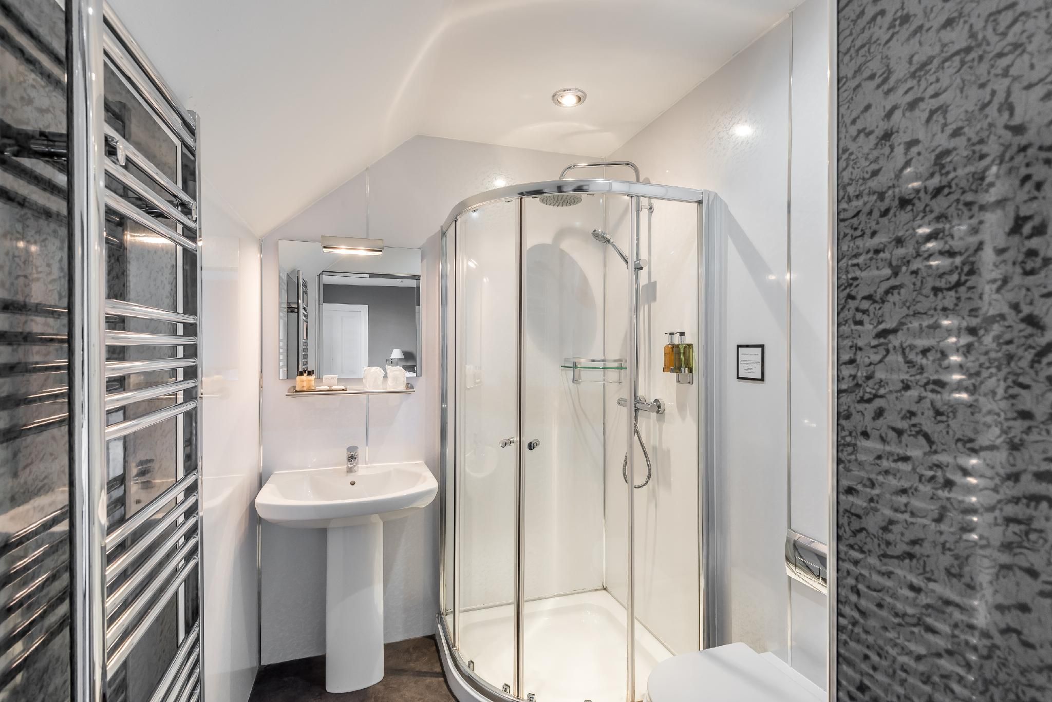 King-Premium-Ensuite with Shower-Sea View