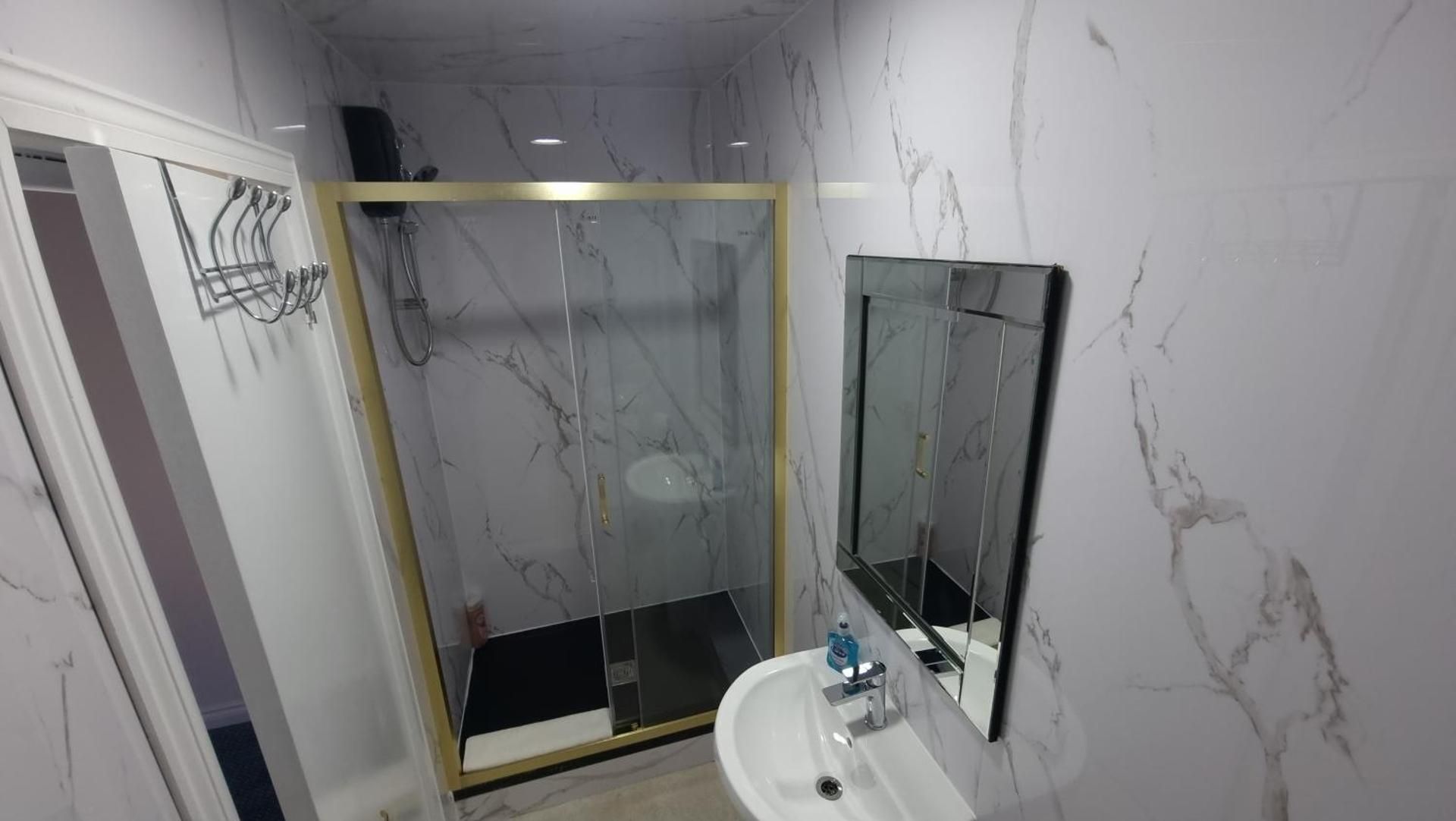 Ye Olde Hotel King Room 3