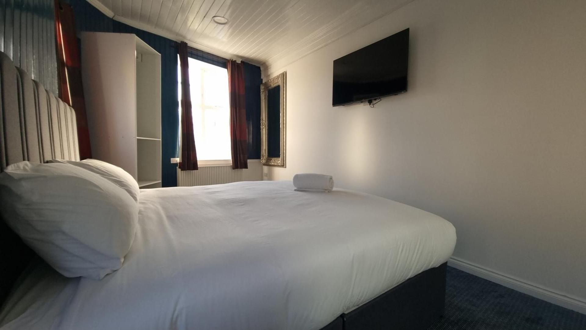 Ye Olde Hotel King Room