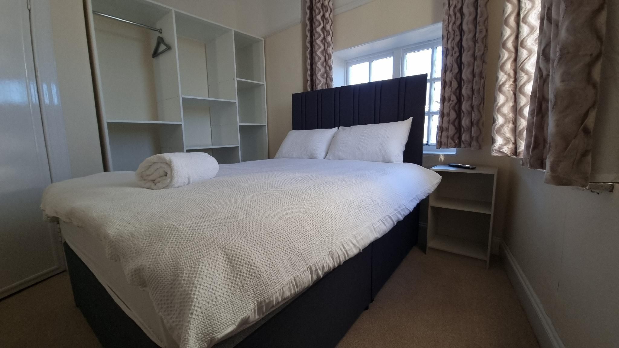 Ye Olde Hotel Double Room with Shared Bathroom 2