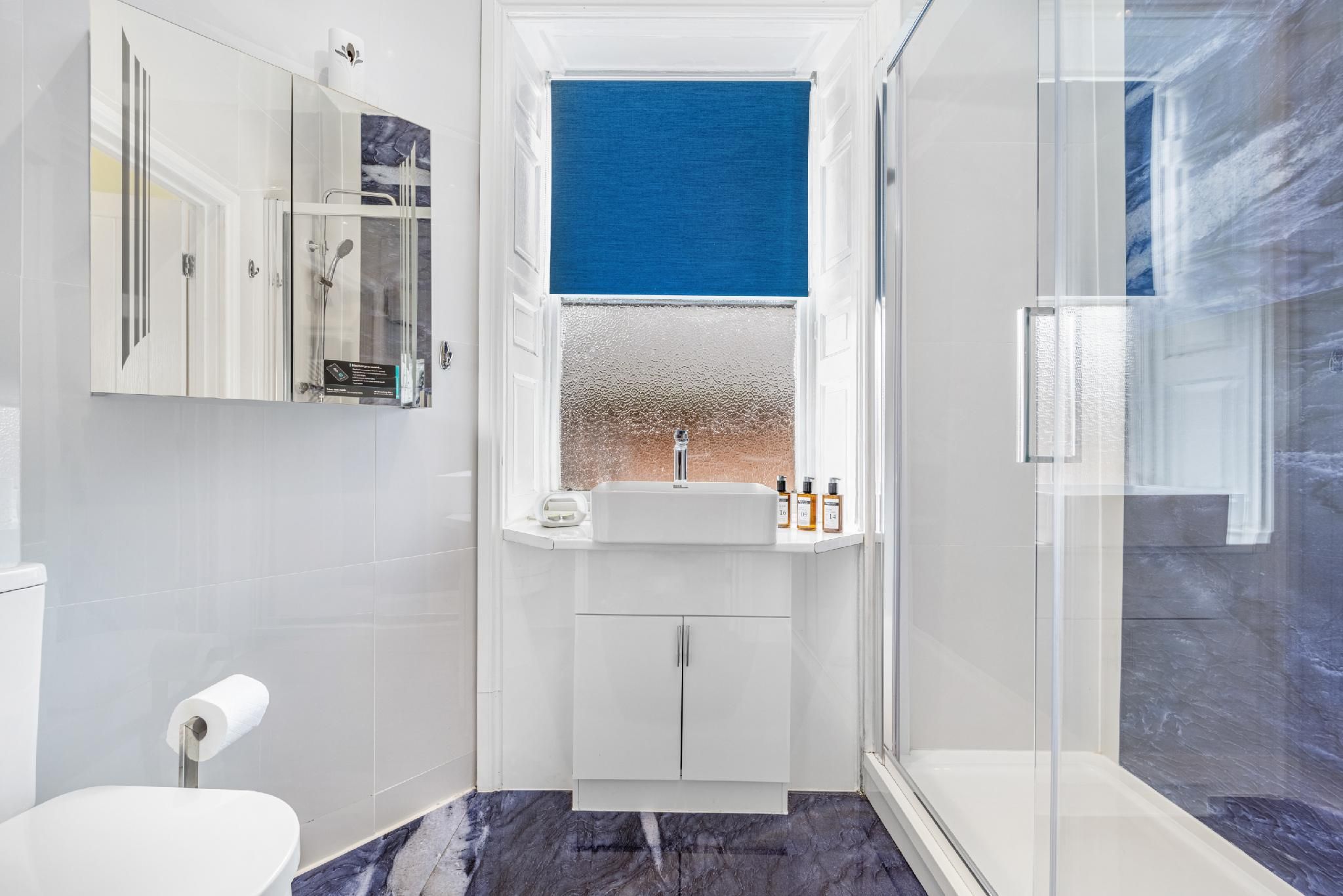 Apartment-Ensuite With Shower-Luxury-Apartment-2
