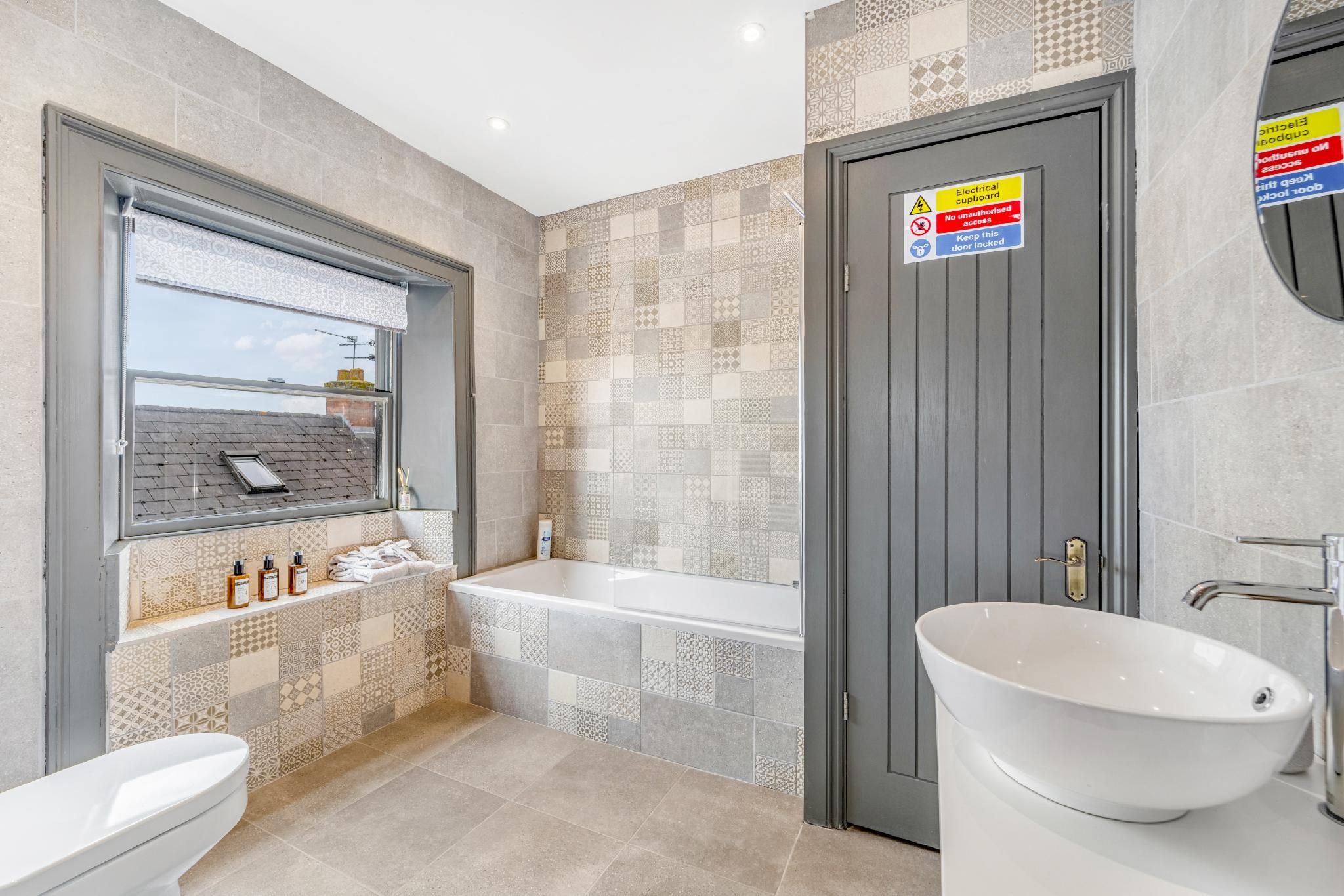 Apartment-Exclusive-Ensuite With Bath-Street View-Apartment 3