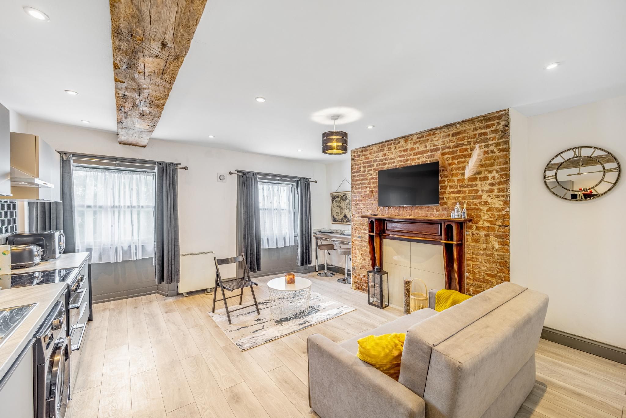 Apartment-Exclusive-Ensuite With Bath-Street View-Apartment 3