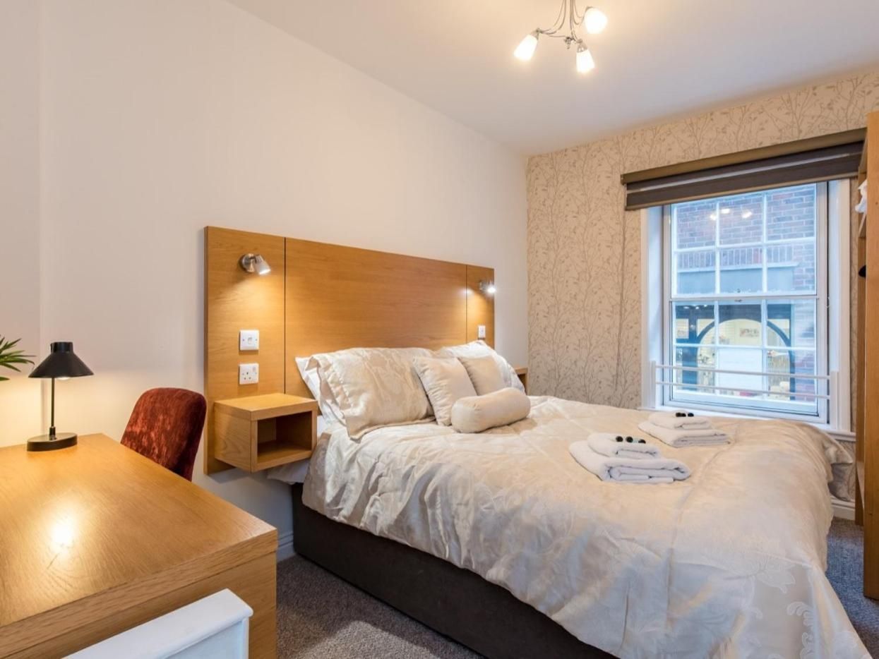 Church Lane Apartments DELUXE APARTMENT