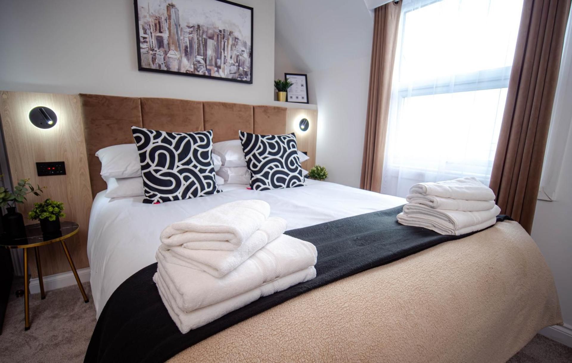 Deluxe One-Bedroom Apartment