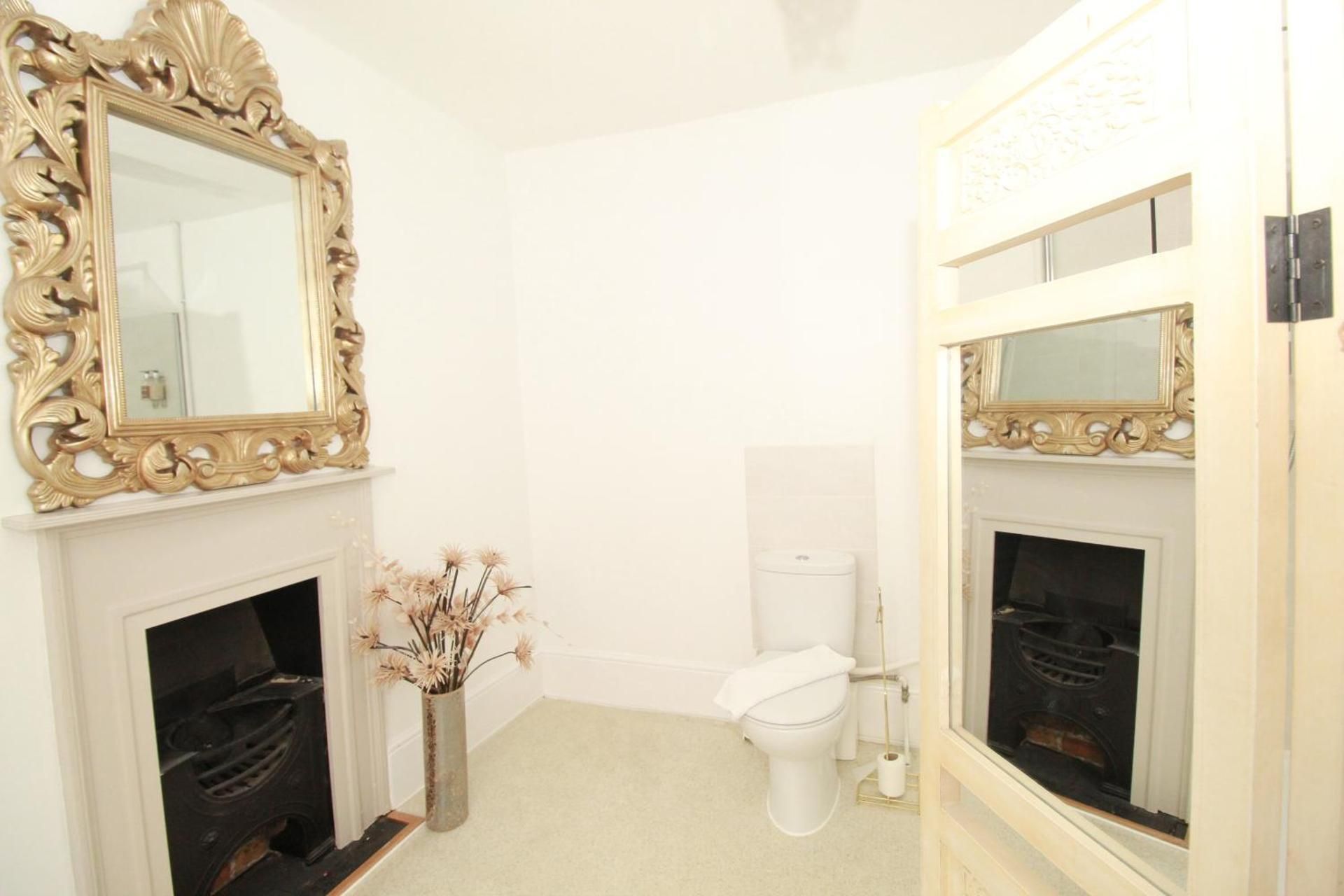 Super King En-suite - Breakfast Included - NOT Pet Friendly